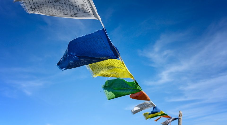 Tout savoir sur les drapeaux de prière tibétains – Le blog de l